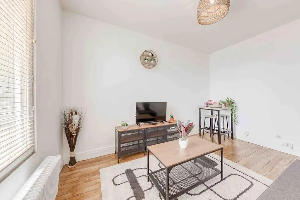 Appartement Cosy Au Calme, Proche De Paris Et Du Rer B Gentilly 0*,  Francia